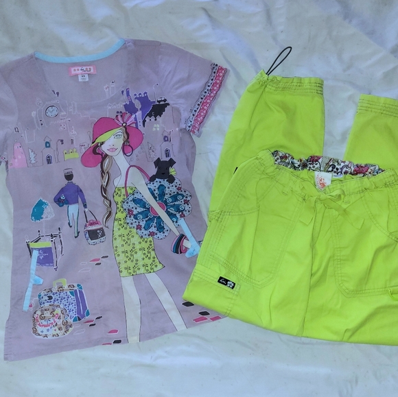 Koi Scrub Top with a Shopping Girl size XSmall - Picture 2 of 3